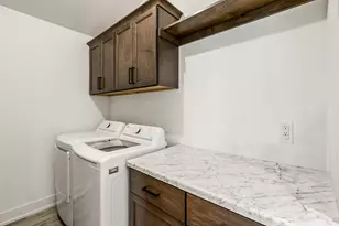 228 E Brown St, Milwaukee, WI 53212 - Photo 10