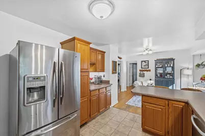 7035 N Rockledge Ave, Glendale, WI 53209 - Photo 10