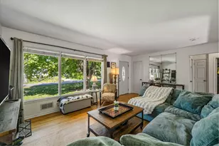 7035 N Rockledge Ave, Glendale, WI 53209 - Photo 6
