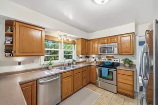 7035 N Rockledge Ave, Glendale, WI 53209 - Photo 12
