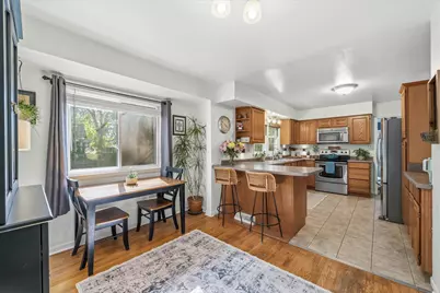 7035 N Rockledge Ave, Glendale, WI 53209 - Photo 8