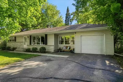 7035 N Rockledge Ave, Glendale, WI 53209 - Photo 2
