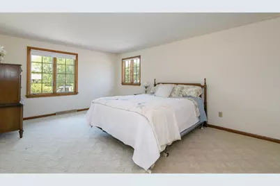 524  Park Crest Dr, Thiensville, WI 53092 - Photo 12