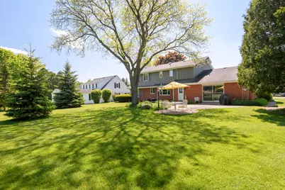 524  Park Crest Dr, Thiensville, WI 53092 - Photo 24