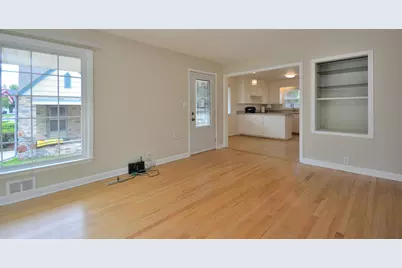 122 N Maple Ter, Oconomowoc, WI 53072 - Photo 10