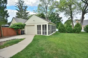 122 N Maple Terrace, Oconomowoc, WI 53072 - Photo 4