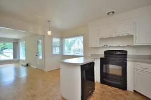 122 N Maple Terrace, Oconomowoc, WI 53072 - Photo 16