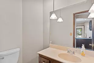 13885 W Crawford Dr, New Berlin, WI 53151 - Photo 14