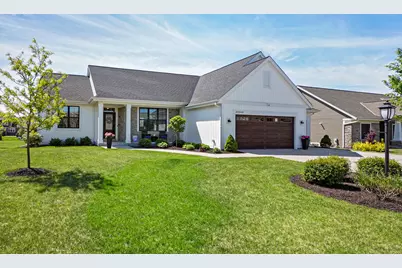 W223N4688  Seven Oaks Dr, Pewaukee, WI 53072 - Photo 2
