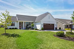 W223N4688 Seven Oaks Dr, Pewaukee, WI 53072 - Photo 2