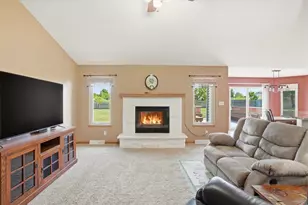 944 Bluebird Ct, Hartford, WI 53027 - Photo 2