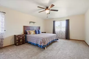 944 Bluebird Ct, Hartford, WI 53027 - Photo 14
