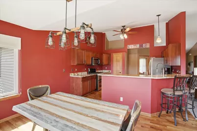 944  Bluebird Ct, Hartford, WI 53027 - Photo 8