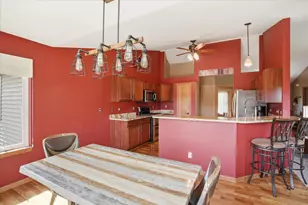 944 Bluebird Ct, Hartford, WI 53027 - Photo 8