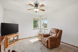 944 Bluebird Ct, Hartford, WI 53027 - Photo 24