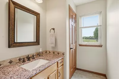 944  Bluebird Ct, Hartford, WI 53027 - Photo 22
