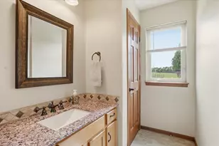 944 Bluebird Ct, Hartford, WI 53027 - Photo 22