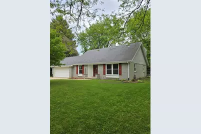 447 S Woodland Dr, Whitewater, WI 53190 - Photo 2