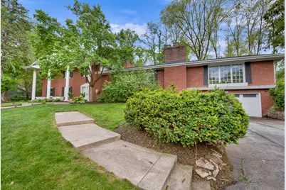 1435  Victoria Cir, Elm Grove, WI 53122 - Photo 6