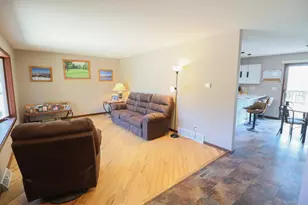 912 Packer Dr, Holmen, WI 54636 - Photo 4