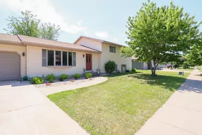 912  Packer Dr, Holmen, WI 54636 - Photo 2