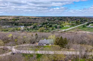 S1W31448 Hickory Hollow Ct, Delafield, WI 53018 - Photo 4