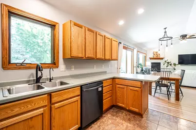 1342  Valley View Rd, Hartford, WI 53027 - Photo 14