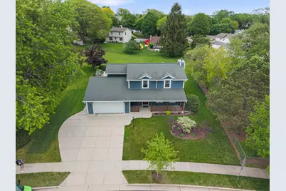 3106  Rolling Ridge Dr, Waukesha, WI 53188 - Photo 2