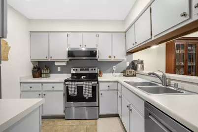 N110W16973  Ashbury Cir #7, Germantown, WI 53022 - Photo 2