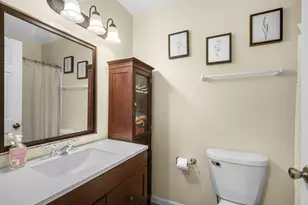 n110w16973 Ashbury Cir, Germantown, WI 53022 - Photo 12