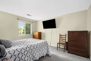 n110w16973 Ashbury Cir, Germantown, WI 53022 - Photo 8