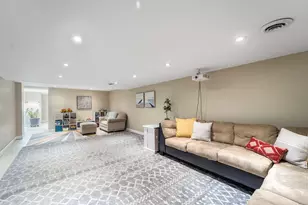 720 W Clovernook Ln, Glendale, WI 53217 - Photo 32
