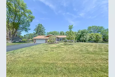 21660  Mayrose Blvd, Brookfield, WI 53045 - Photo 2