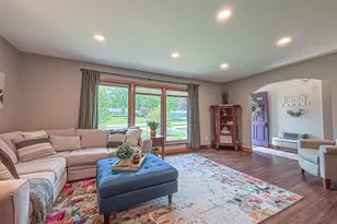 21660 Mayrose Blvd, Brookfield, WI 53045 - Photo 8