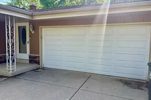 506 Cheyenne Dr, Waukesha, WI 53188 - Photo 2