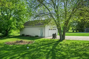 808 E Fitzsimmons Rd, Oak Creek, WI 53154 - Photo 4