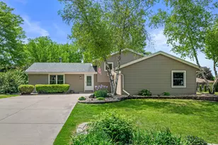 16005 W Allison Dr, New Berlin, WI 53151 - Photo 2