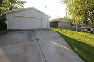 2715 S 50th St, Milwaukee, WI 53219 - Photo 14