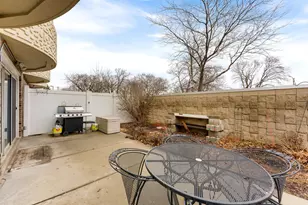 2525 S Shore Dr, Milwaukee, WI 53207 - Photo 28