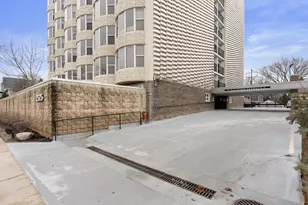 2525 S Shore Dr, Milwaukee, WI 53207 - Photo 30