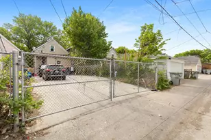 2442 S 12th St, Milwaukee, WI 53215 - Photo 16