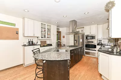 21601 W Lochinvar Ln, New Berlin, WI 53146 - Photo 14