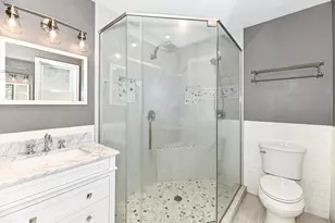 21601 W Lochinvar Ln, New Berlin, WI 53146 - Photo 20
