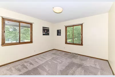 21601 W Lochinvar Ln, New Berlin, WI 53146 - Photo 30