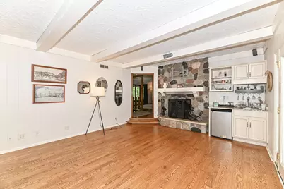 21601 W Lochinvar Ln, New Berlin, WI 53146 - Photo 18