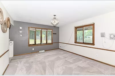21601 W Lochinvar Ln, New Berlin, WI 53146 - Photo 18