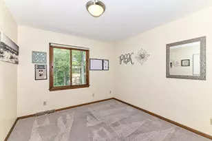 21601 W Lochinvar Ln, New Berlin, WI 53146 - Photo 22