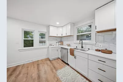 4626 N River Park Blvd, Glendale, WI 53209 - Photo 6