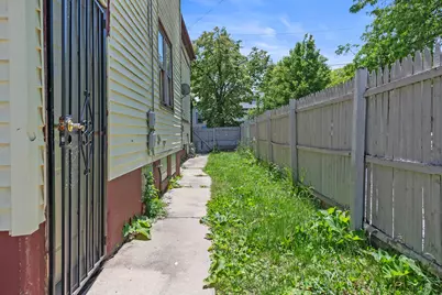 1006 E Land Pl, Milwaukee, WI 53202 - Photo 24
