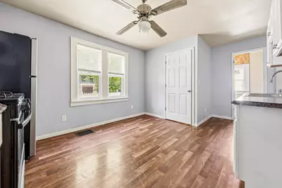 1006 E Land Pl, Milwaukee, WI 53202 - Photo 12